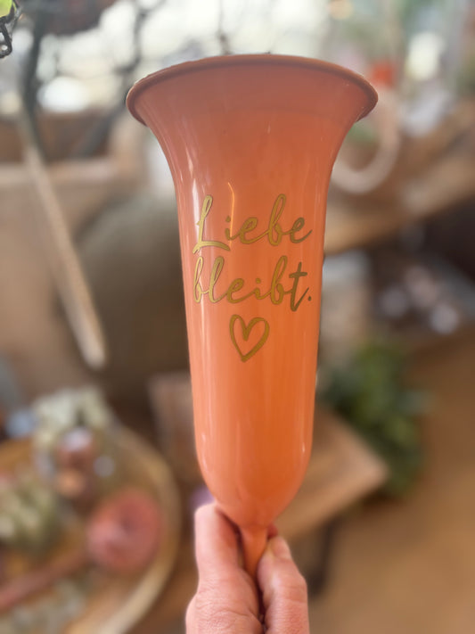 Grabvase aus Kunststoff in Terracotta/ orange Schrift ''LIEBE BLEIBT“