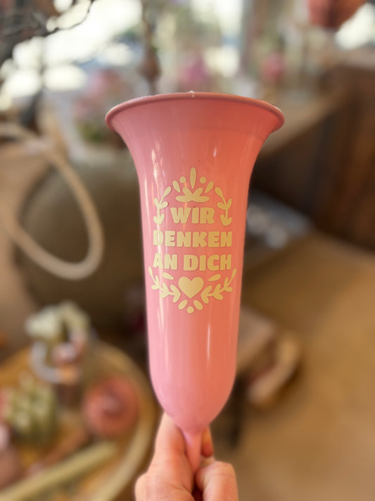Grabvase aus Kunststoff in alt Rosa beige Schrift ''Wir denken an Dich"