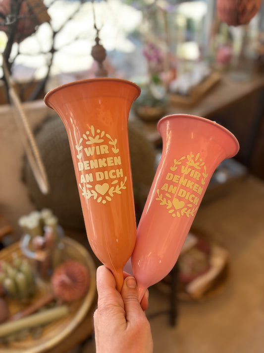 Grabvase aus Kunststoff in alt Rosa/salbeigrün/terracotta  beige schrift ''Wir denken an Dich"
